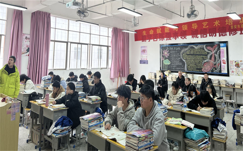探尋歷史奧秘，共促教學(xué)相長(zhǎng)——?dú)v史公開(kāi)課