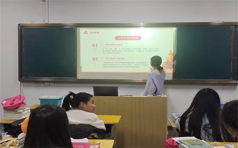 “學(xué)習(xí)雷鋒好榜樣，爭(zhēng)做時(shí)代新青年”主題班