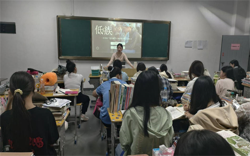 我校各班級開展“拒做低頭族，抬頭贏未來”主