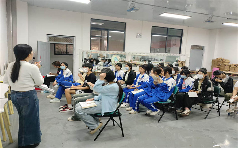 “創(chuàng)意與技藝的碰撞” 李鍰茜老師美甲公開(kāi)課