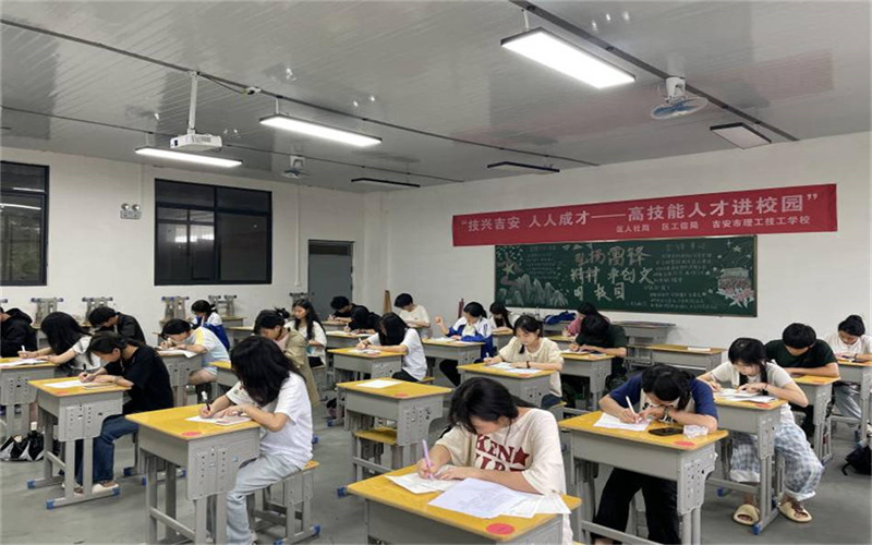傳承文化精粹 書寫青春風采—我校舉行2025年