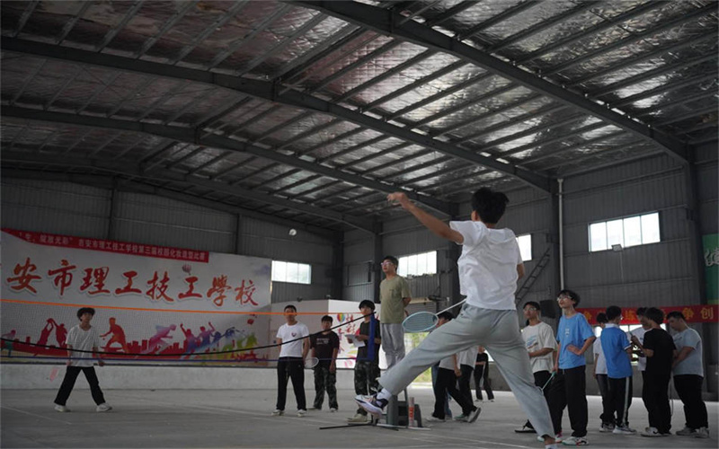 激情揮拍 青春飛揚—我校舉辦2025年校園羽毛球